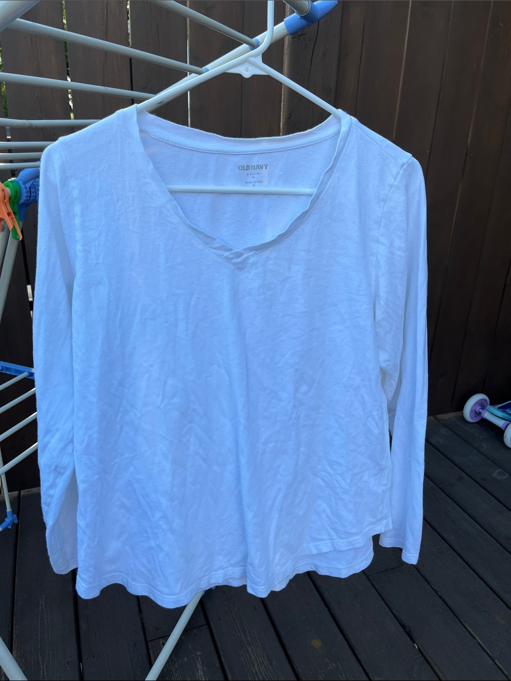 Old Navy White V-Neck Long Sleeve Tee Shirt. Womens medium.